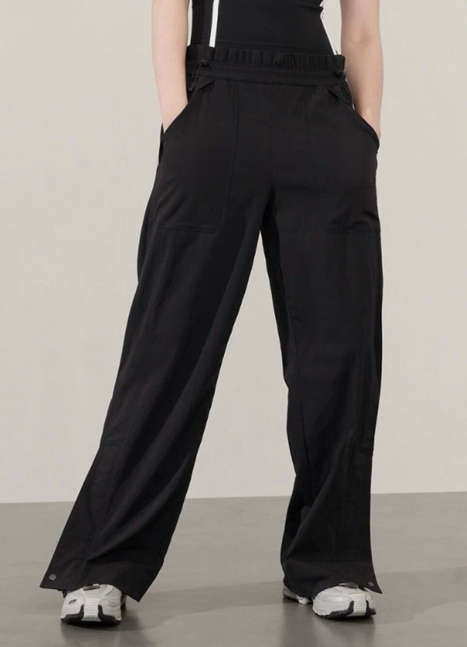 Athleta Trekkie High Rise Parachute Wide Leg Track Pants Black 4